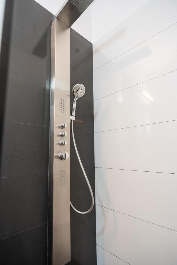 Cozy & Spacious Flat Near Victoriei Square Bukarest Exterior foto